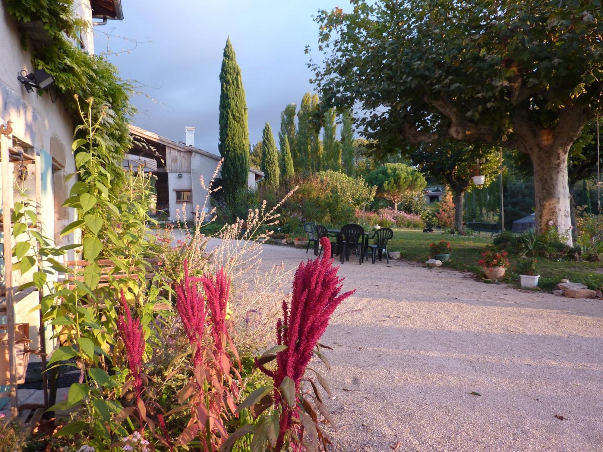 La Source, Vegetarian Guest House Chabeuil Екстериор снимка