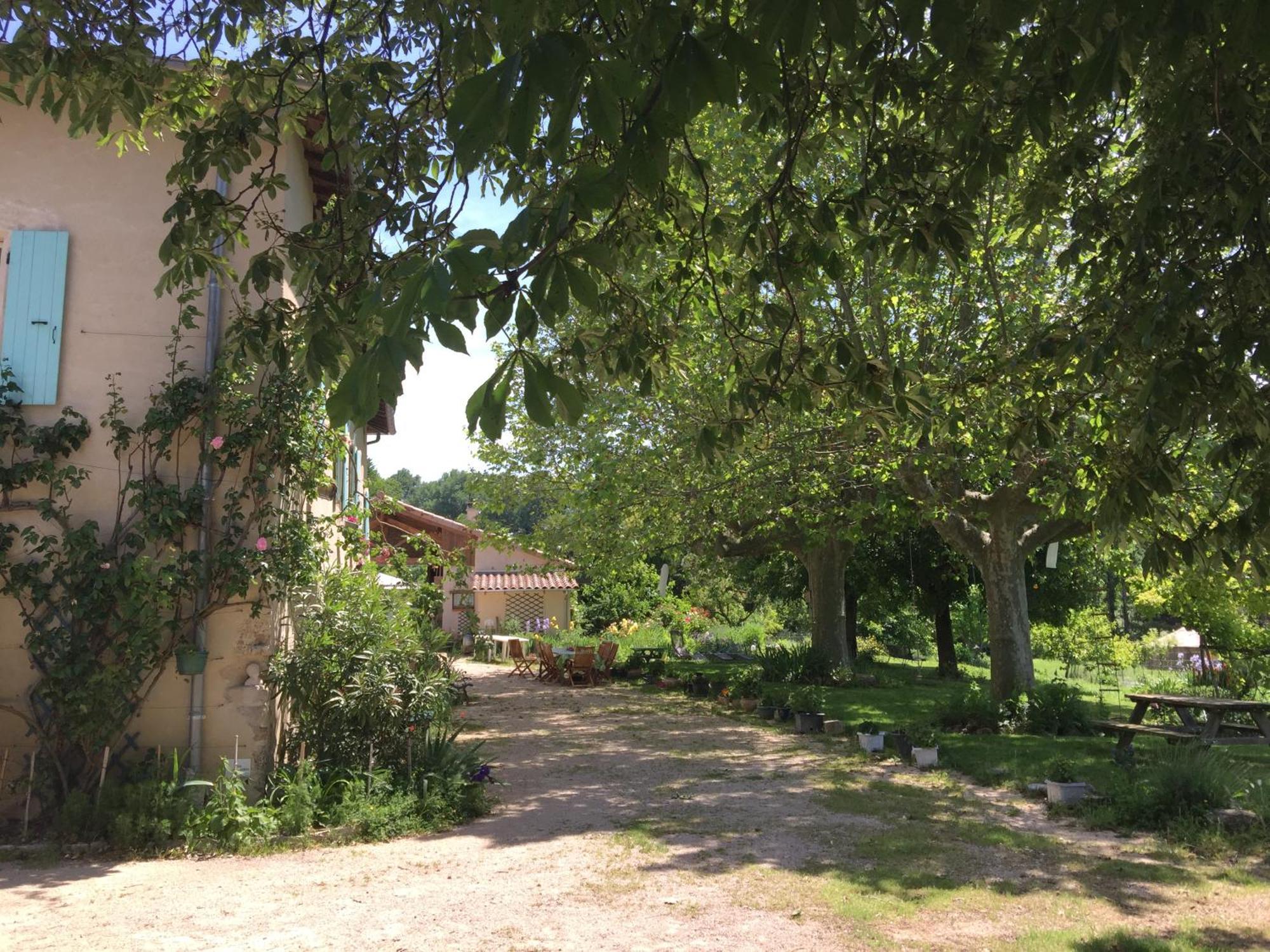 La Source, Vegetarian Guest House Chabeuil Екстериор снимка